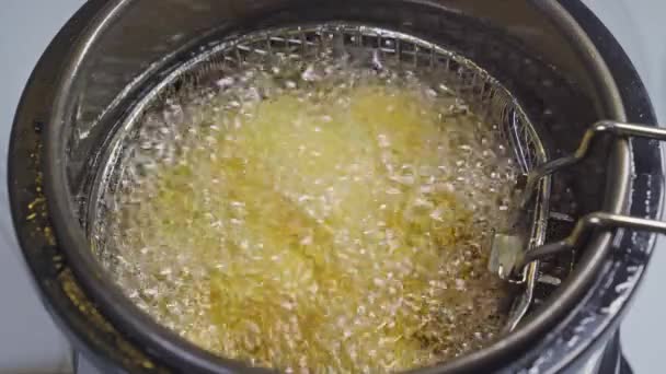 Top view. in the basket of the fryer cook shrimp in batter or potatoes. — Stock Video