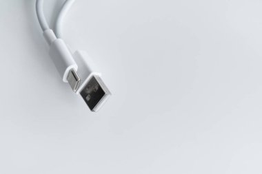 USB Tip C aygıtlarını bilgisayarınızdaki ya da dizüstü bilgisayarınızdaki USB portuna bağlayabilirsiniz. 