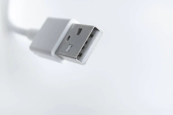 Kabel do podłączenia urządzeń USB typu C do portu USB na komputerze lub laptopie. — Zdjęcie stockowe