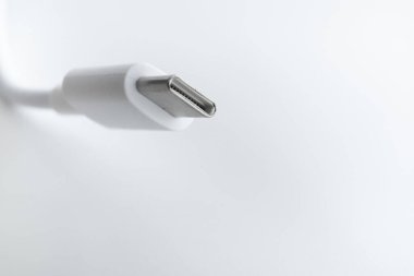 USB Tip C aygıtlarını bilgisayarınızdaki ya da dizüstü bilgisayarınızdaki USB portuna bağlayabilirsiniz. 