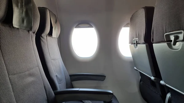 Assentos vazios na cabine. voos internacionais e domésticos. — Fotografia de Stock