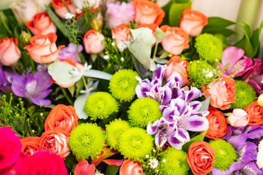 Üst Manzara. Rengarenk, parlak, taze çiçekler. Bir kadın için geleneksel hediye.