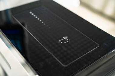 Elektronik kartların okuyucusu. Ofis ya da okul için modern erişim sistemi. 