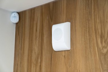 Detektör ve uyarı sistemi. Bilgilendirme ve yayınlama için ses bildirim birimi 