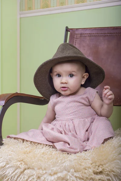 Hermoso bebé vestido hasta —  Fotos de Stock