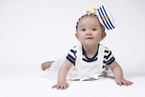 Schattige babymeisje in sailor kleding — Stockfoto