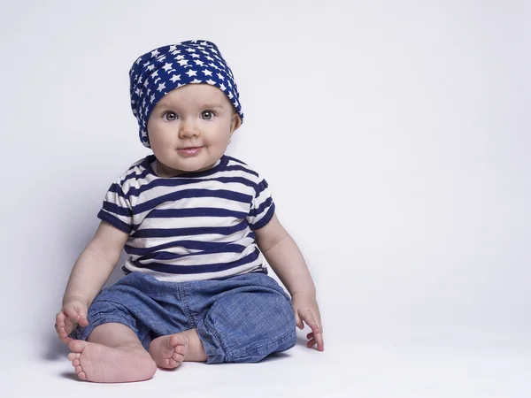 Baby i söt outfit — Stockfoto
