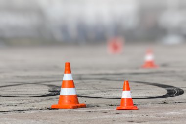 Sinyal koni turuncu