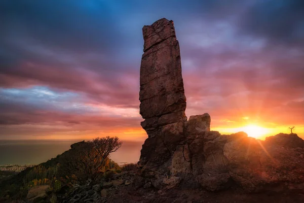 Sonnenuntergang Auf Einem Berg Man Einen Stein Und Die Kalten — Stockfoto