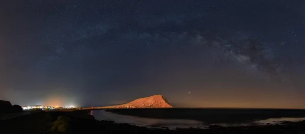 Escena Una Montaña Por Noche Con Las Estrellas Vía Láctea — Foto de Stock