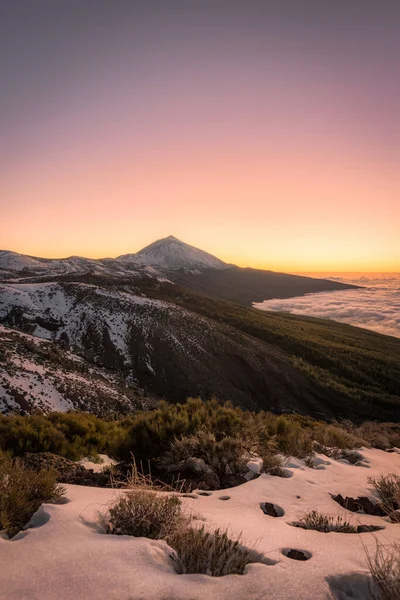 Paisaje Montaña Con Nubes Puesta Sol Colores Cálidos — Foto de Stock