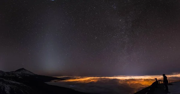 Escena Una Montaña Por Noche Con Las Estrellas Vía Láctea — Foto de Stock