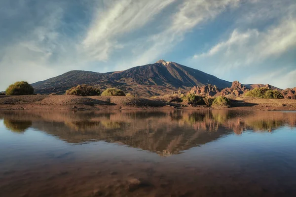 Montaña Que Refleja Charco Agua — Foto de Stock
