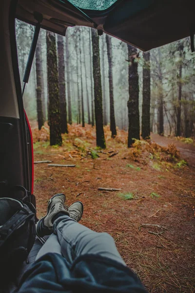 Feet Person Seen Resting Camper Vehicle Middle Field Trunks Large — Stock Photo, Image