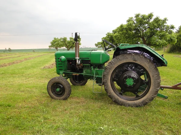 Sebuah traktor besar tua — Stok Foto