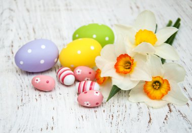 Paskalya yumurtaları ve Nergis