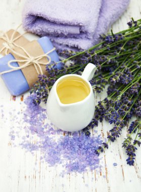 Lavanta, deniz tuzu ve sabun