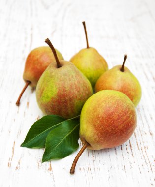 yaprakları taze armut