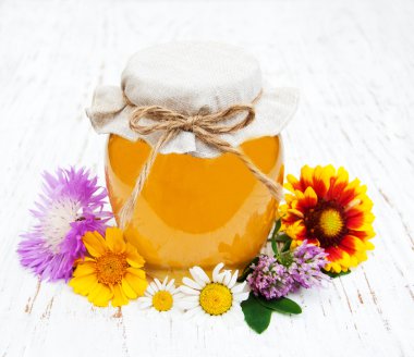 Bal ve kır çiçekleri