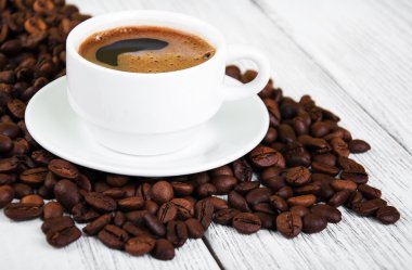 Kahve fincanı ve fasulye