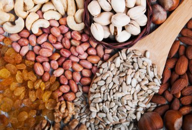 fındık ve kuru üzüm karışımı