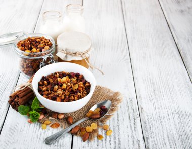 ev yapımı granola bal ile