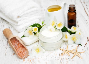 Yasemin çiçekleri Spa konseptiyle 