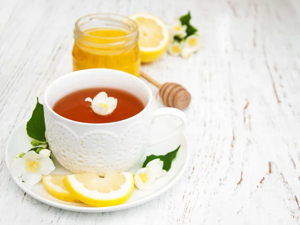 Xícara de chá com jasmim — Fotografia de Stock