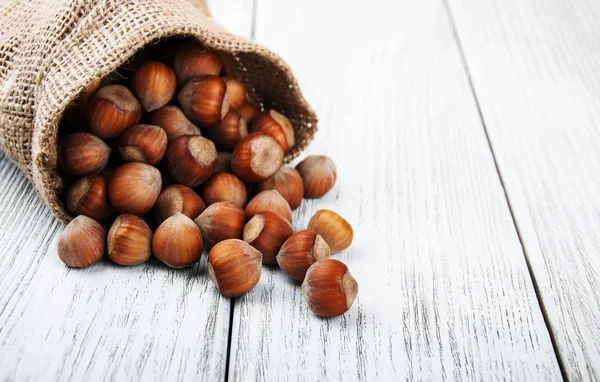 Biologische hazelnoten in zak — Stockfoto