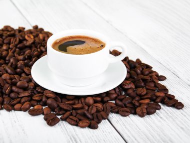 Kahve fincanı ve fasulye