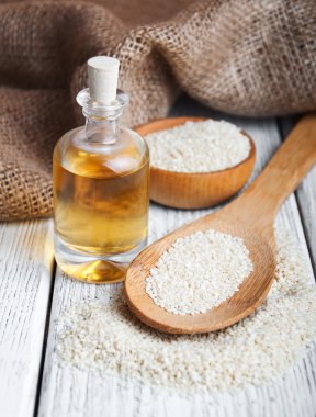 Susam ve yağ ile şişe