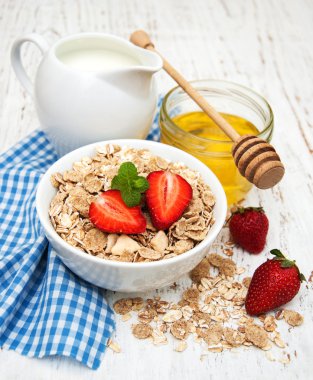çilek ile müsli