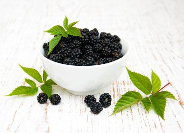 böğürtlen ile kase