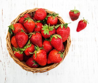 yaprakları ile çilek