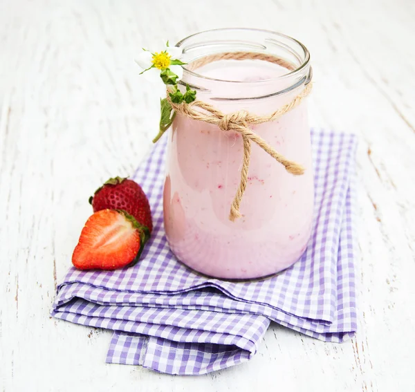 Yaourt aux fraises aux fraises fraîches — Photo