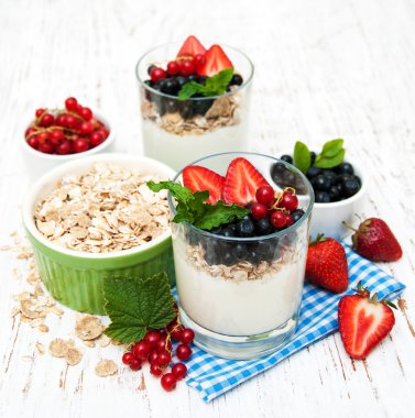 Yoğurtlu taze çilek