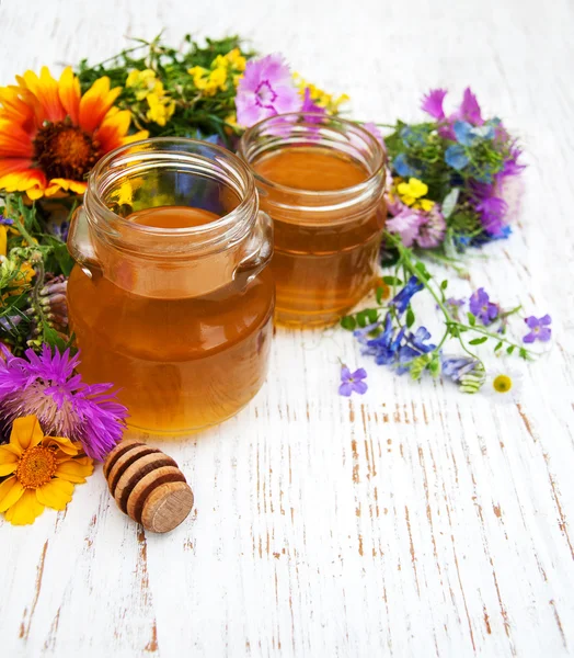 Honey and wild flowers — Stock Photo, Image