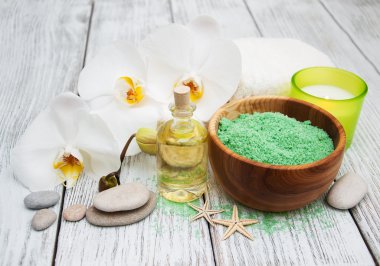 Spa Ürünleri ve beyaz orkide