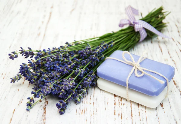 Lavanda con jabón — Foto de Stock