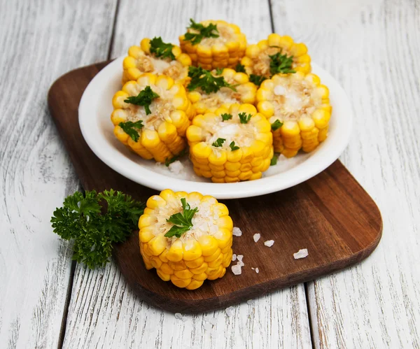 Koçanda haşlanmış mısır.