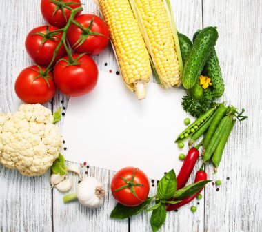 bir çerçeve olarak taze sebze