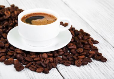 Kahve fincanı ve fasulye