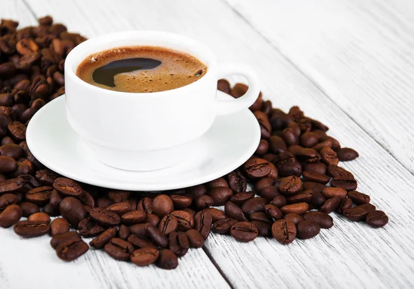 Kahve fincanı ve fasulye