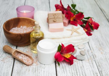 Alstroemeria çiçekler ile Spa kompozisyon