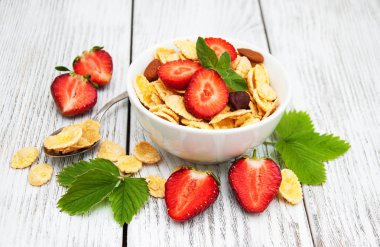 Mısır gevreği çilek ile