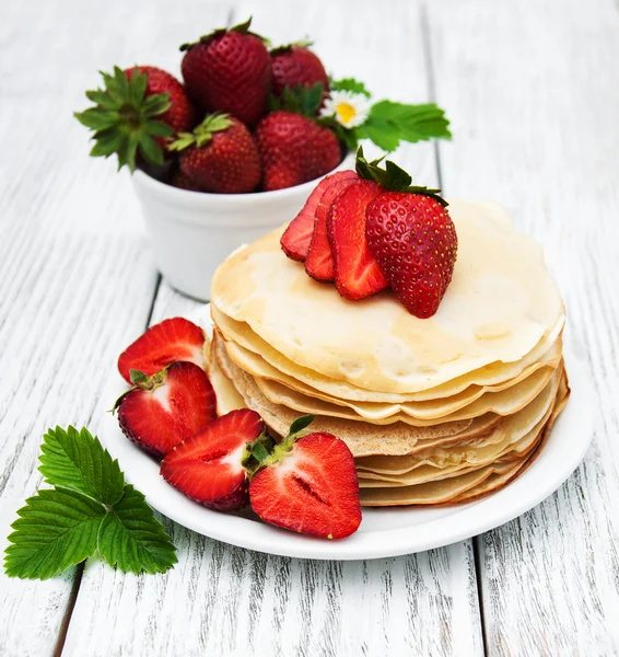 Panqueques con fresas — Foto de Stock