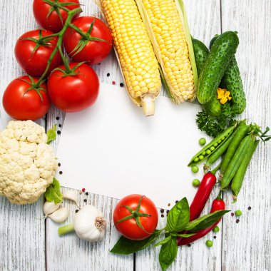 bir çerçeve olarak taze sebze