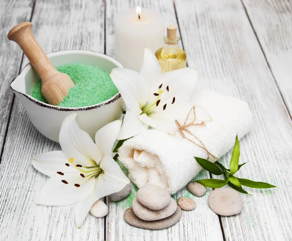 Concepto de spa con lirio blanco — Foto de Stock