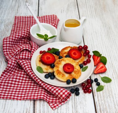 süzme peynirli gözleme çilek ile