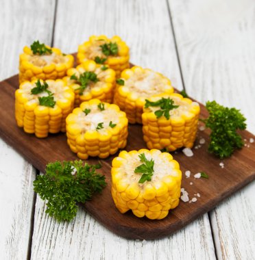 Koçanda haşlanmış mısır.